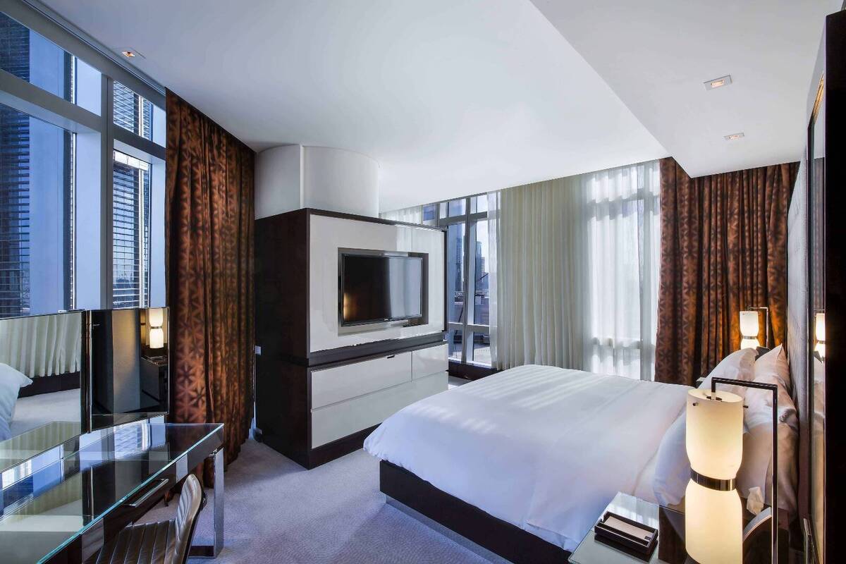 Manor Club Deluxe Suite Skyline View 