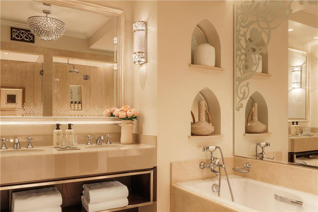 Arabian Court Deluxe King Room