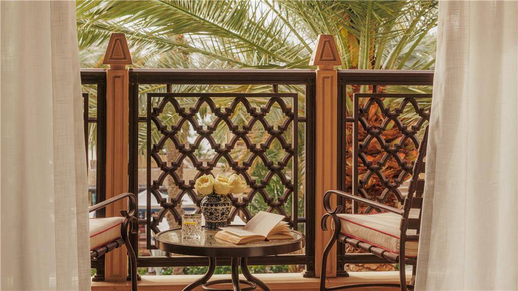 Arabian Court Deluxe Twin Room