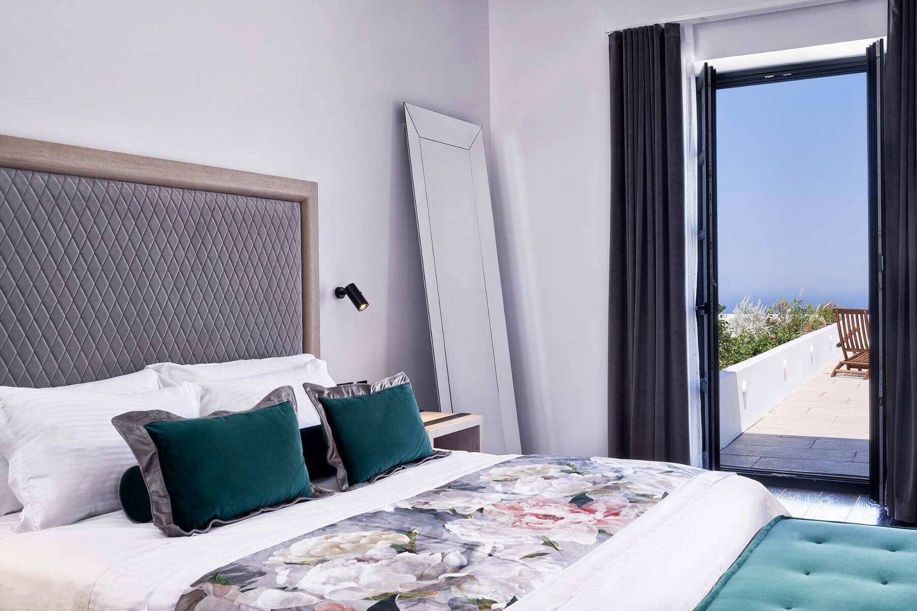 HONEYMOON JETTED TUB SUITE SEA VIEW
