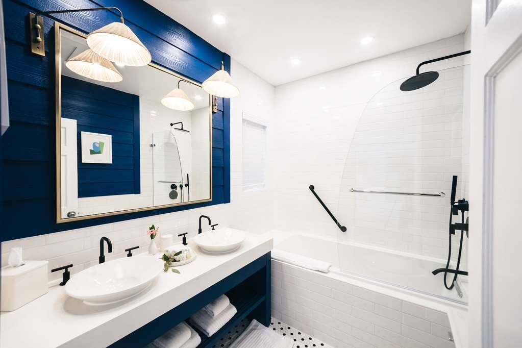ONE BEDROOM OCEAN FRONT COTTAGE 