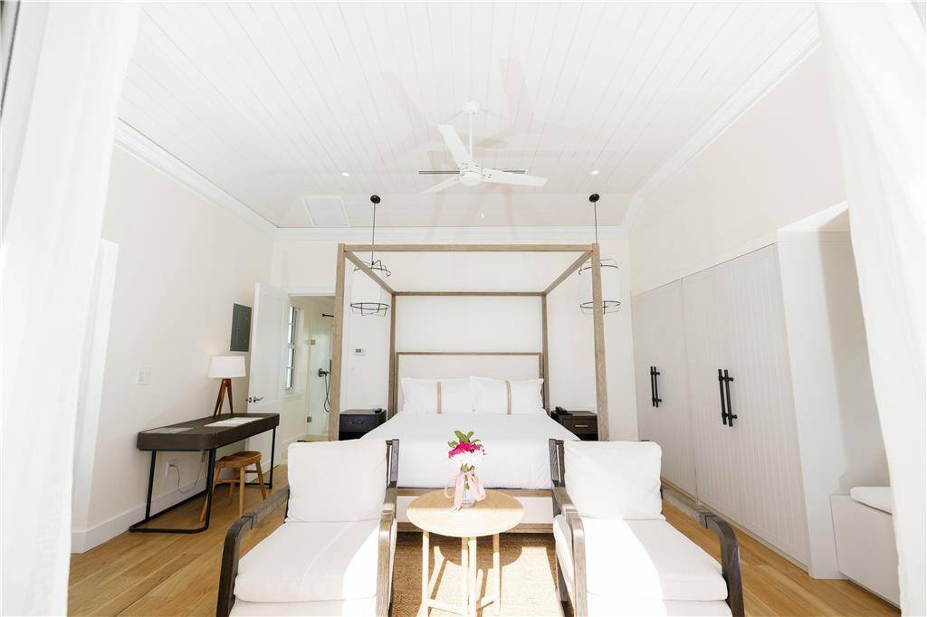 ONE BEDROOM OCEAN FRONT COTTAGE WITH PRIVATE POOL