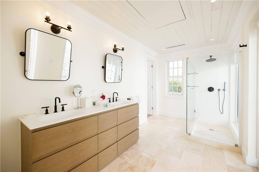ONE BEDROOM OCEAN FRONT COTTAGE WITH PRIVATE POOL