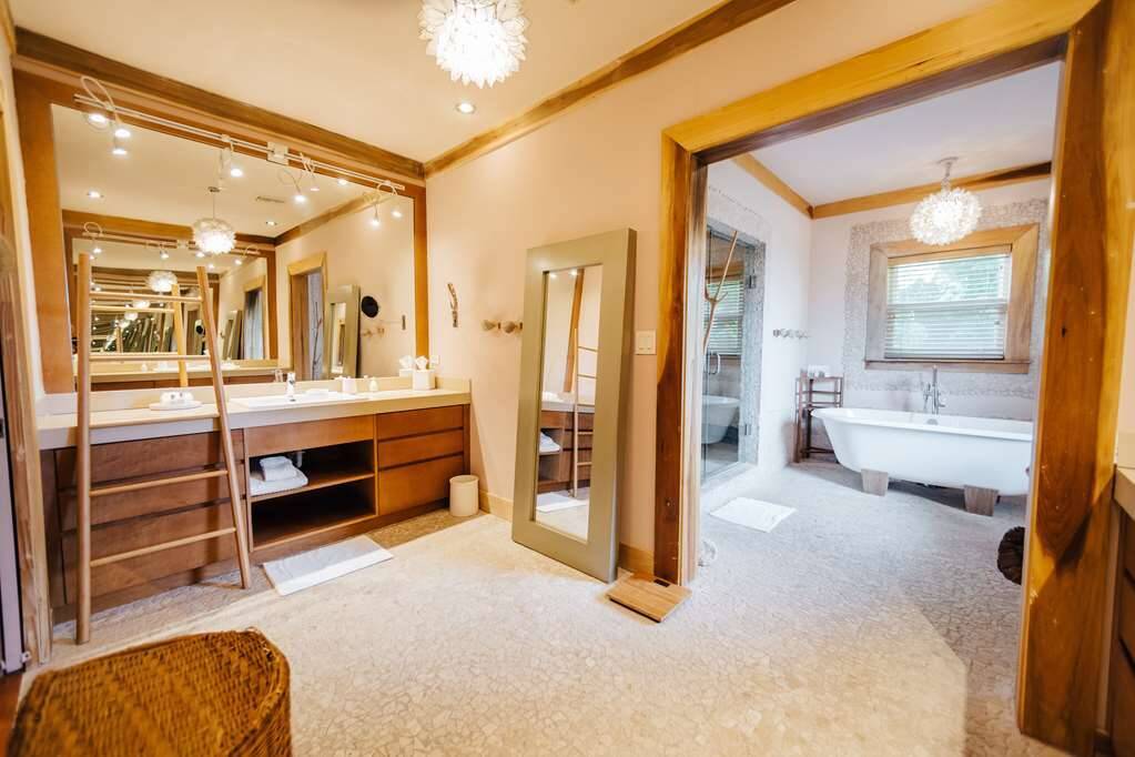 BANYAN TREE HOUSE + COTTAGE 