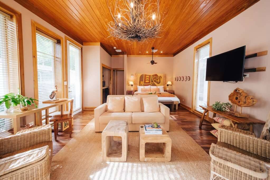 BANYAN TREE HOUSE + COTTAGE 
