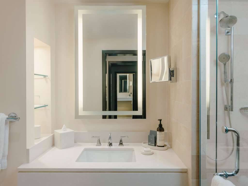 Signature Harbour View Room - King Bed