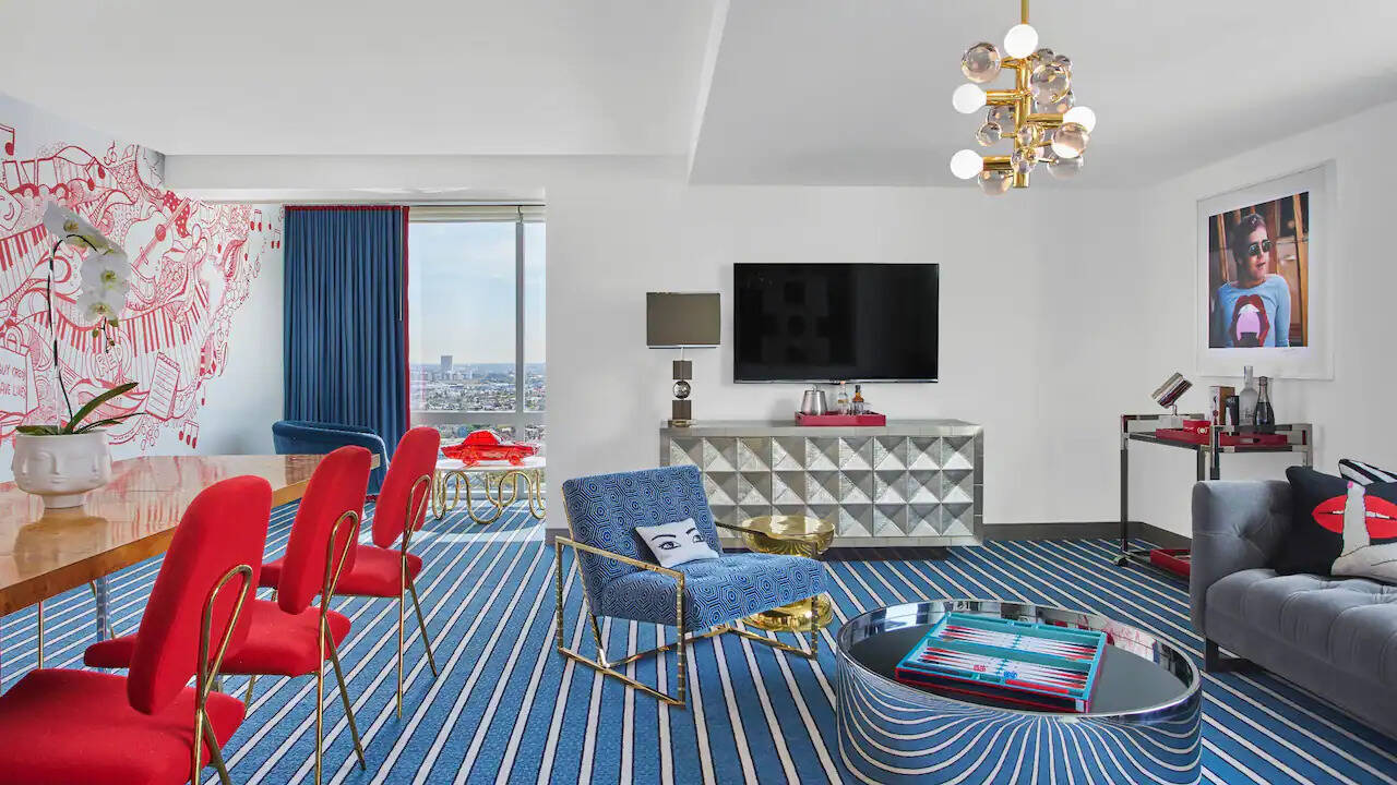 PRESIDENTIAL SUITE