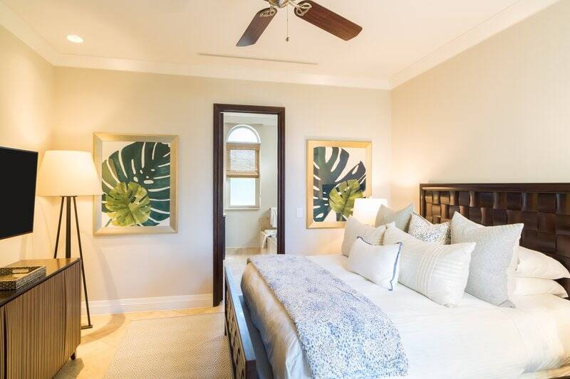 ESTATE FIVE BEDROOM BEACH LEVEL POOL RESIDENCE