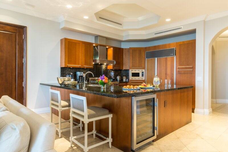 ESTATE FIVE BEDROOM BEACH LEVEL POOL RESIDENCE