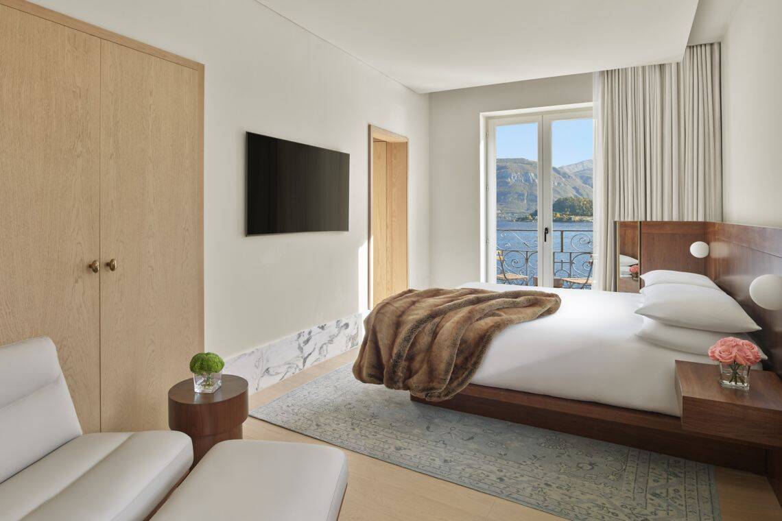 Deluxe Suite Lake View Balcony