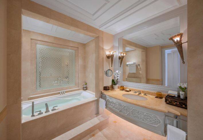 Deluxe City View King Room