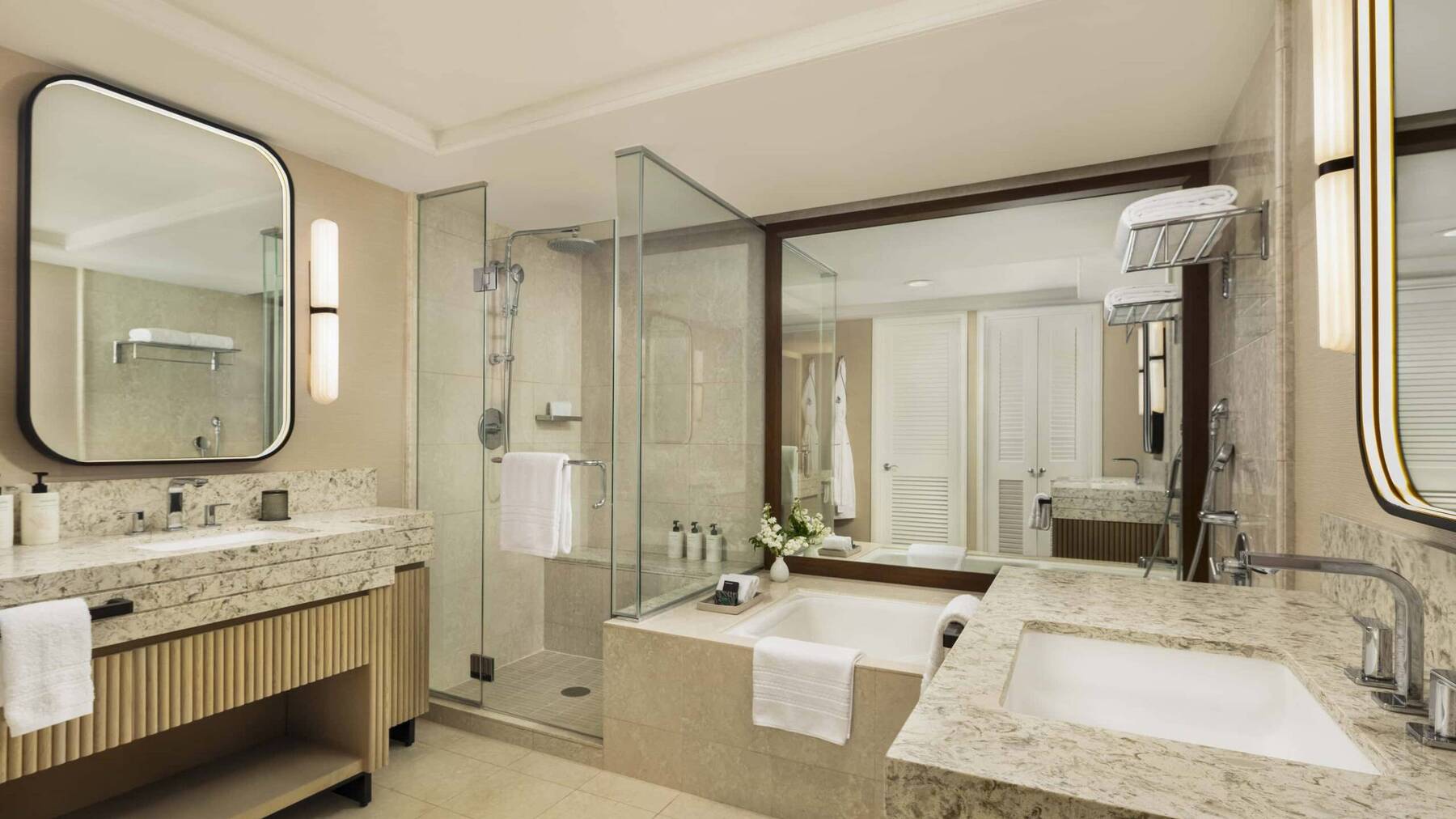 Oceanfront Studio Suite - Two Double Beds