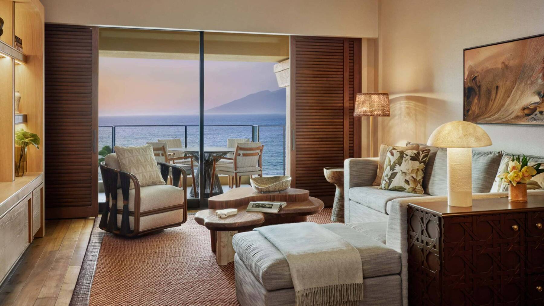 Ocean Front Prime Suite - King Bed