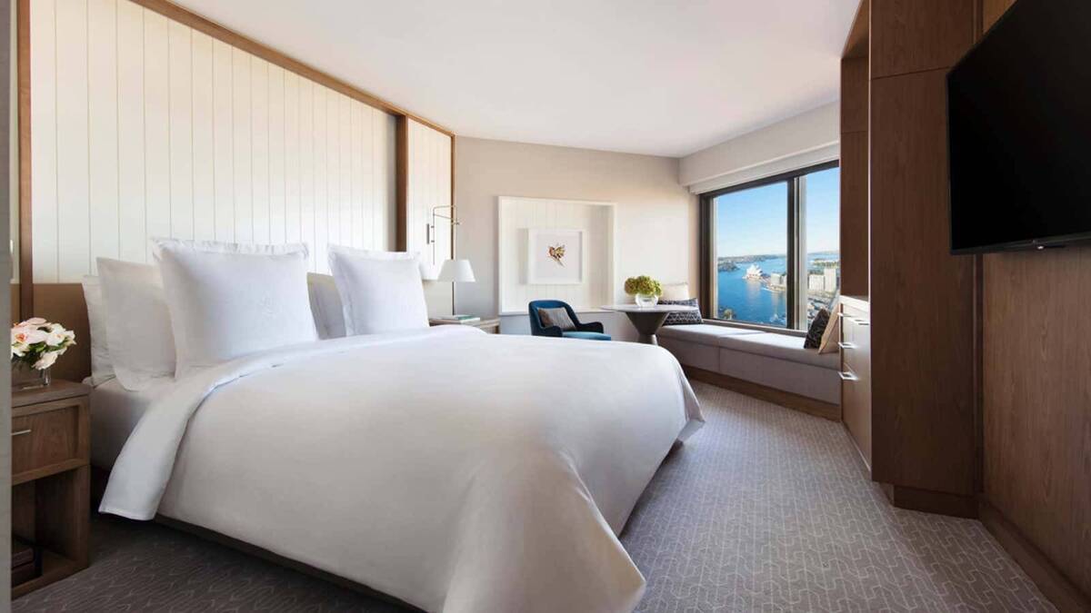 Deluxe Full Harbour Accessible Queen Room