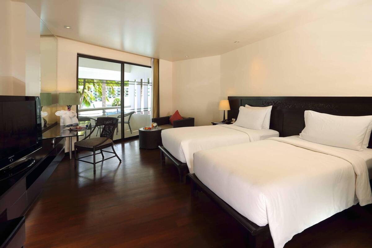 GUEST ROOM TWIN, POOL VIEW