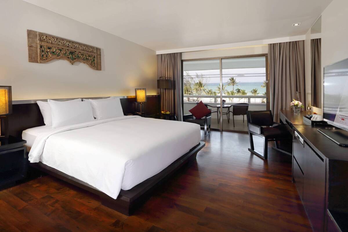 GUEST ROOM KING, OCEAN VIEW