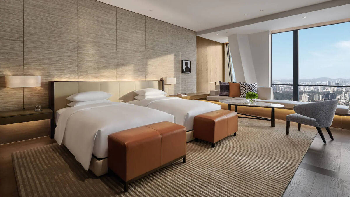 TWO TWIN BEDS, DELUXE