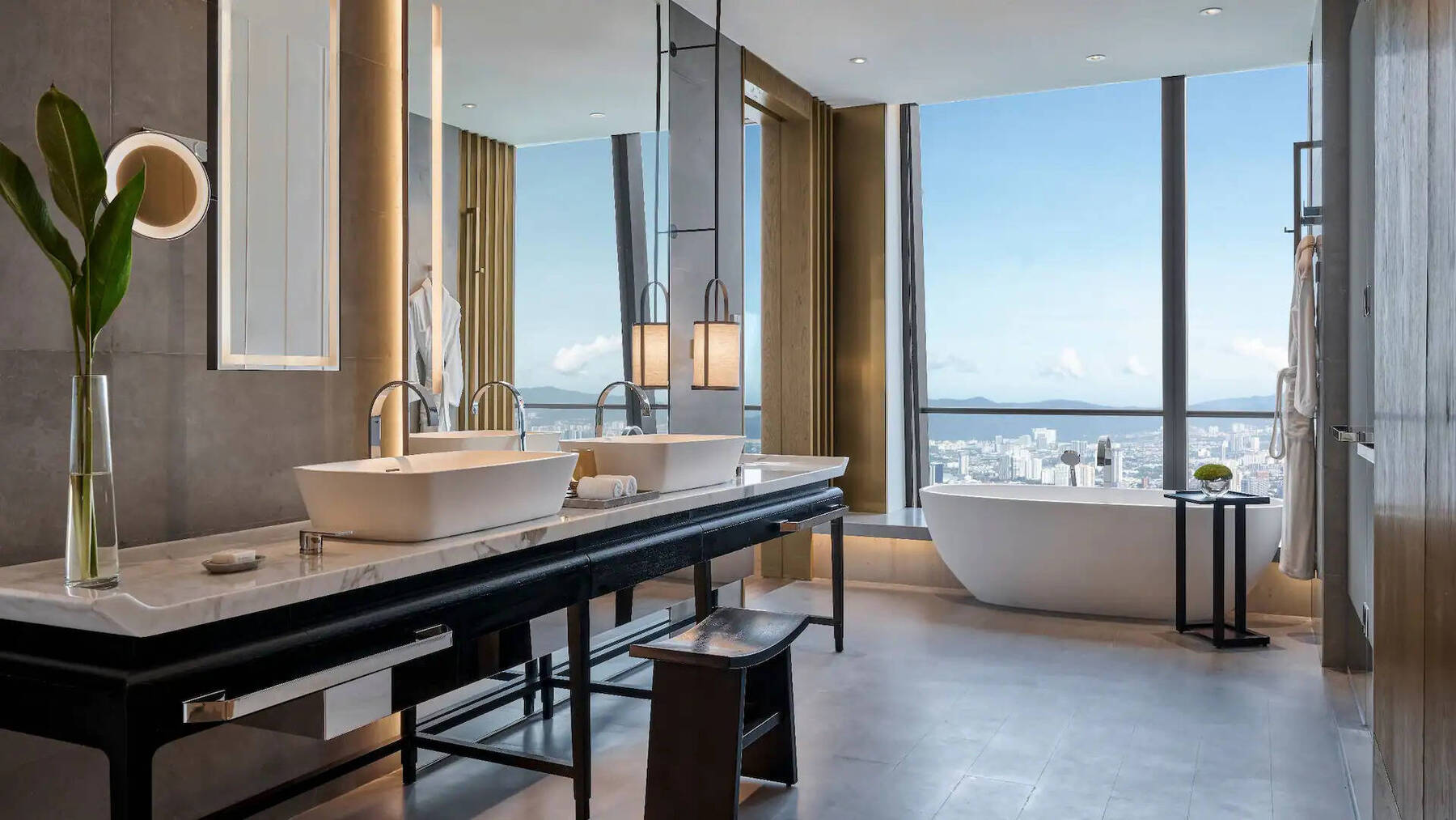 PARK SUITE, ONE KING BED