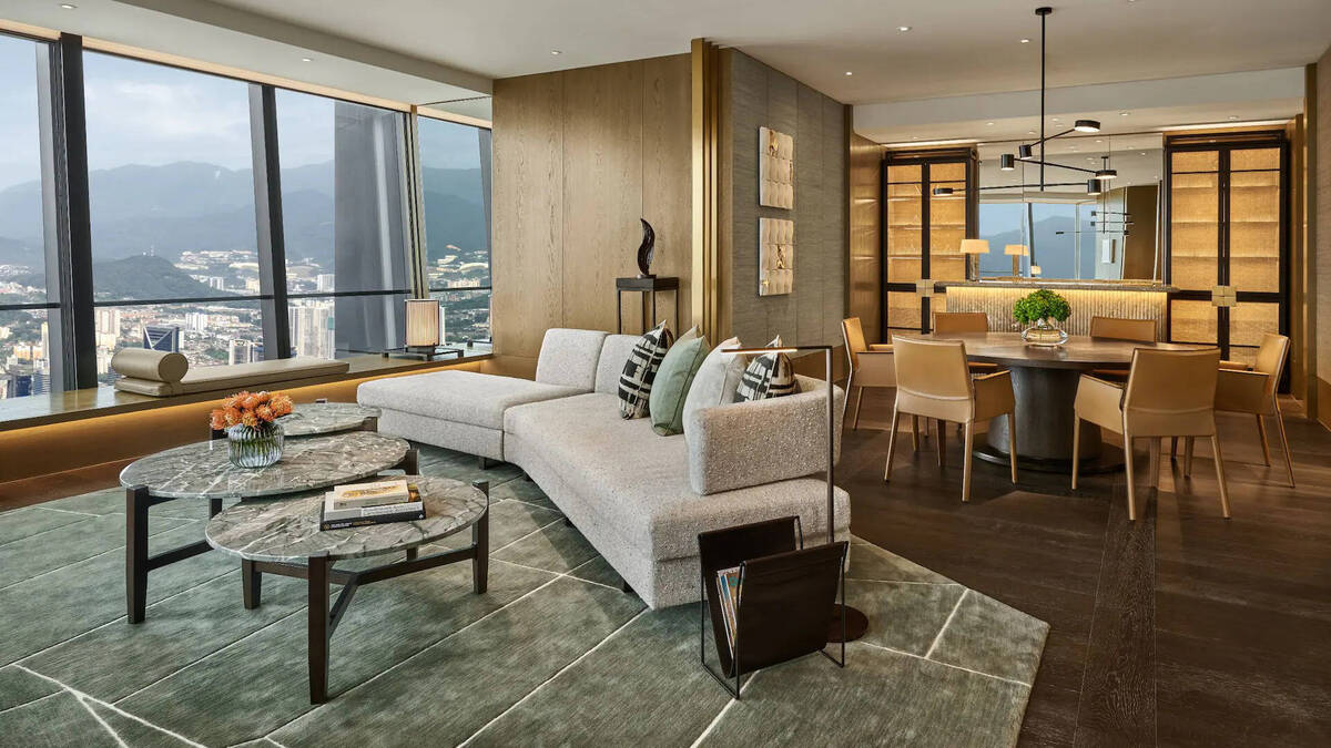 PARK EXECUTIVE SUITE, ONE KING BED