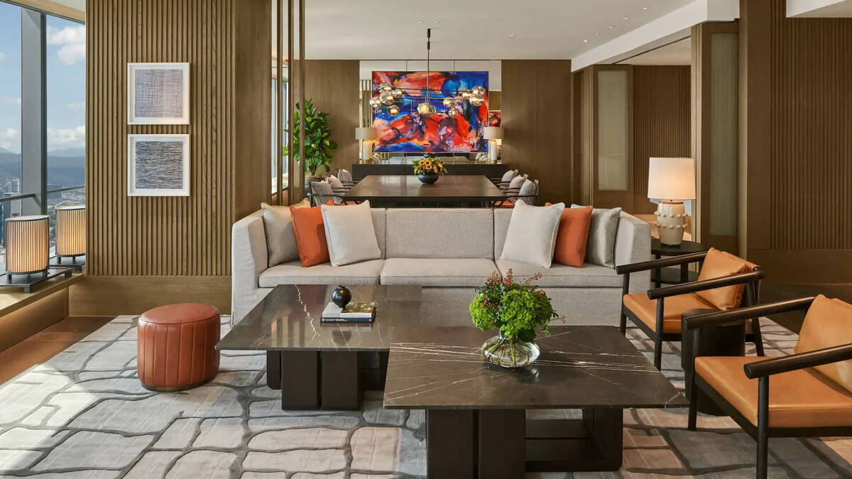 DIPLOMATIC SUITE, ONE KING BED