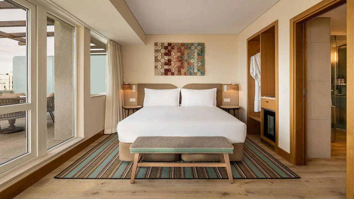 ONE KING BED DELUXE WITH TERRACE AND HOT TUB