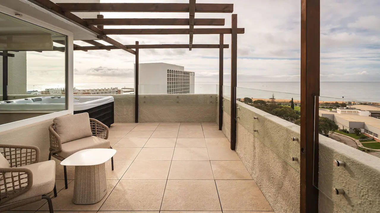 REGENCY SUITE WITH HOT TUB
