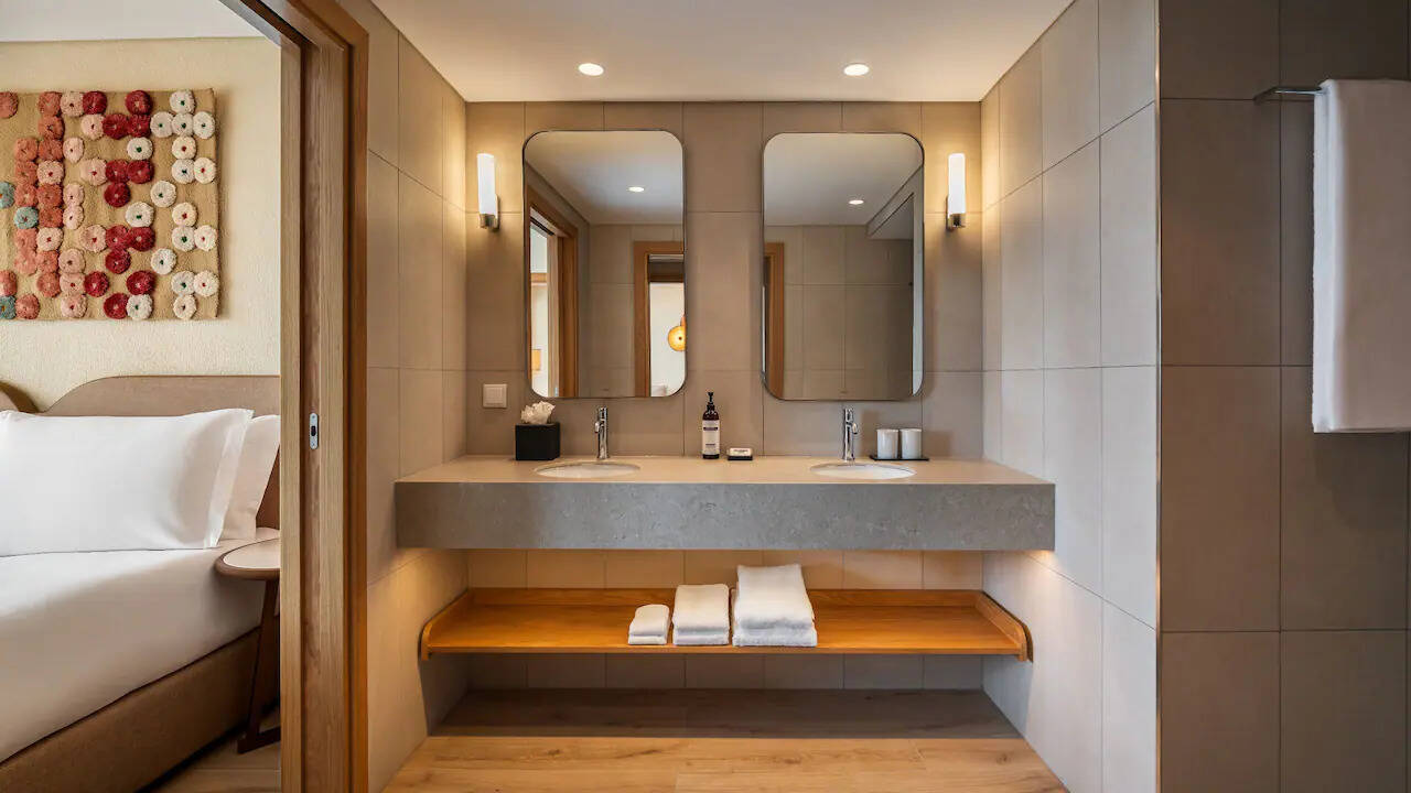 REGENCY SUITE WITH HOT TUB