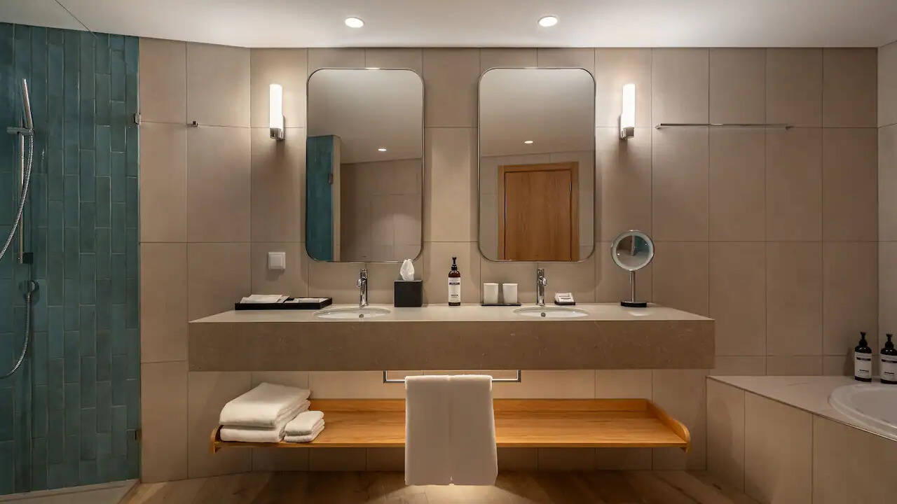 REGENCY SUITE