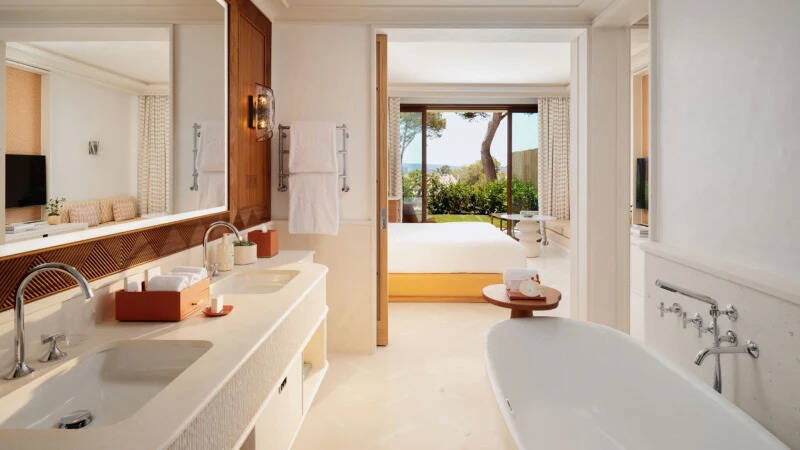 GARDEN VIEW ROOM