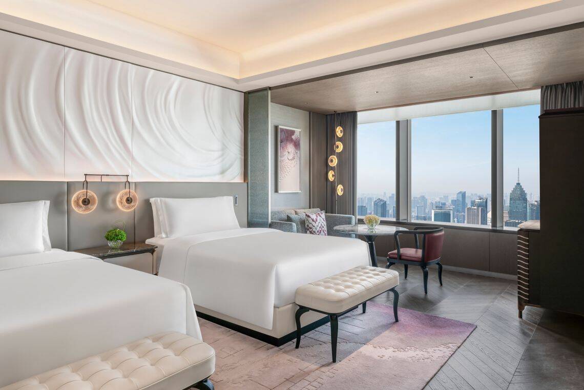 DELUXE TWO DOUBLE GUESTROOM, CITY SKYLINE VIEW