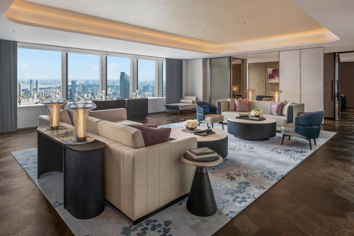 CLUB RITZ-CARLTON KING SUITE, YANGTZE RIVER VIEW