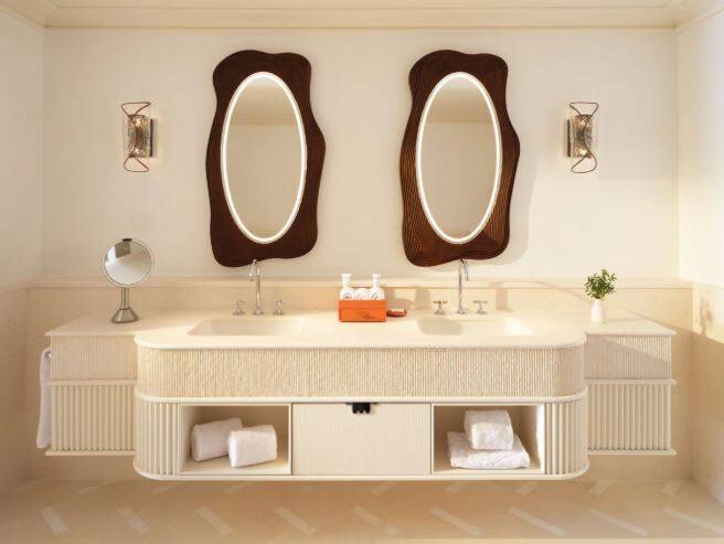DELUXE SEA VIEW SUITE