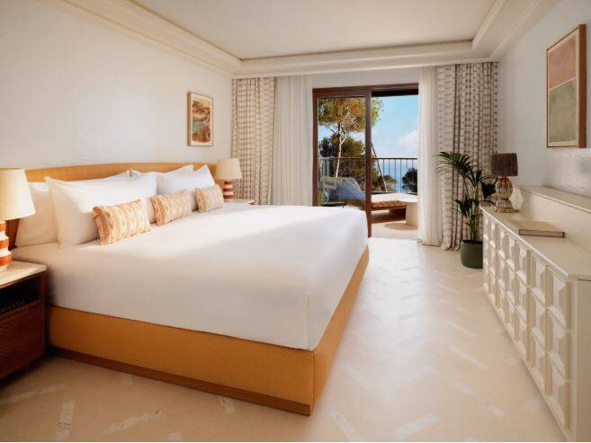 DELUXE SEA VIEW SUITE