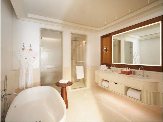 JUNIOR SUITE VIEW SUITE WITH PLURGE POOL