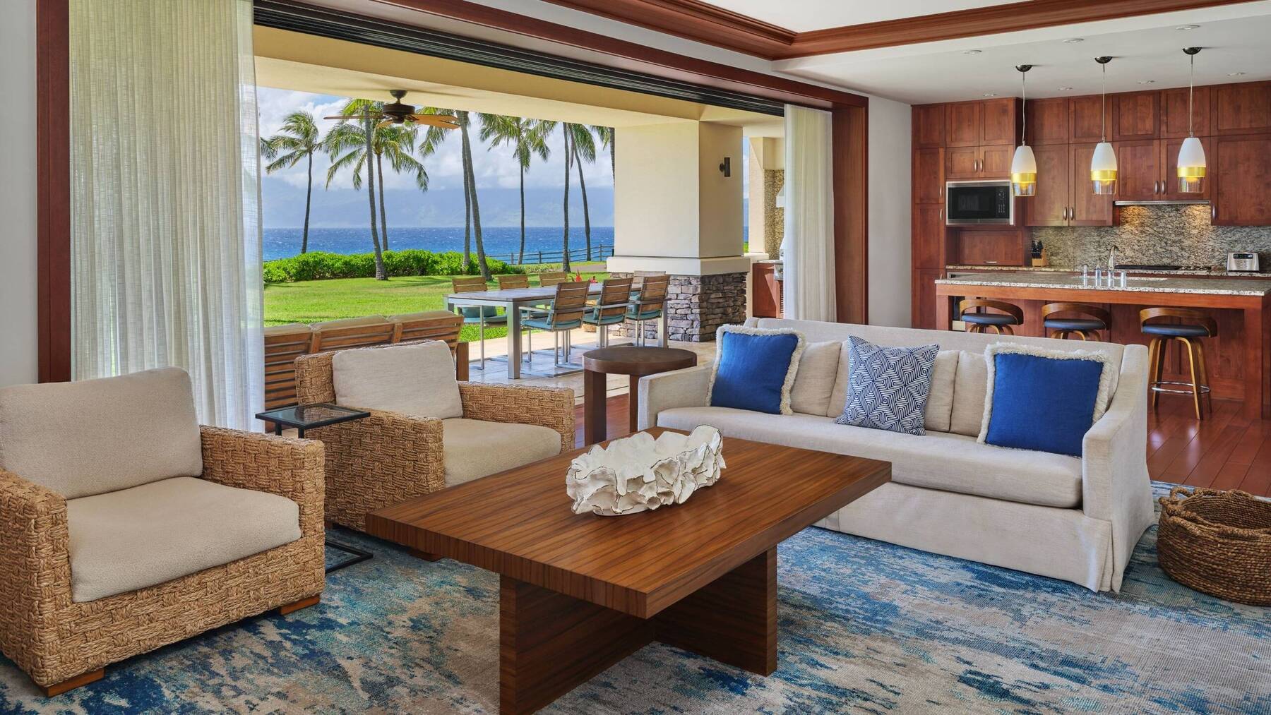 SIGNATURE OCEANFRONT FOUR BEDROOM RESIDENCE