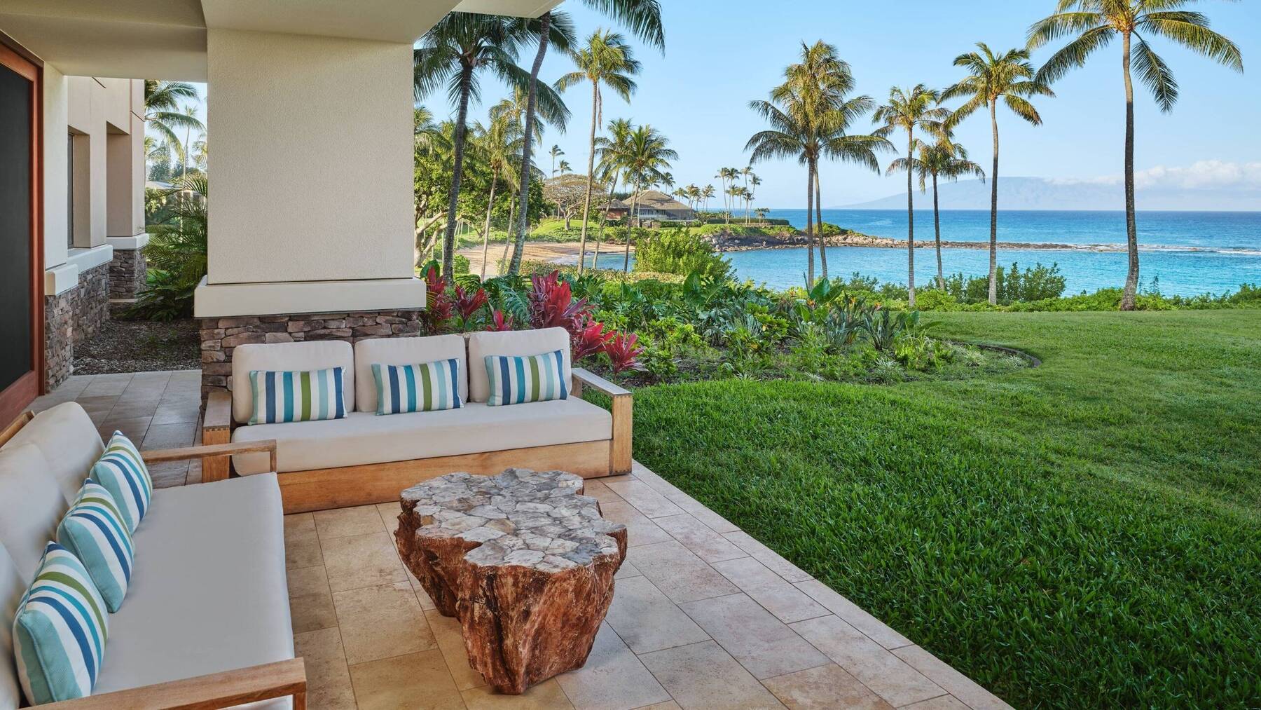 SIGNATURE OCEANFRONT FOUR BEDROOM RESIDENCE