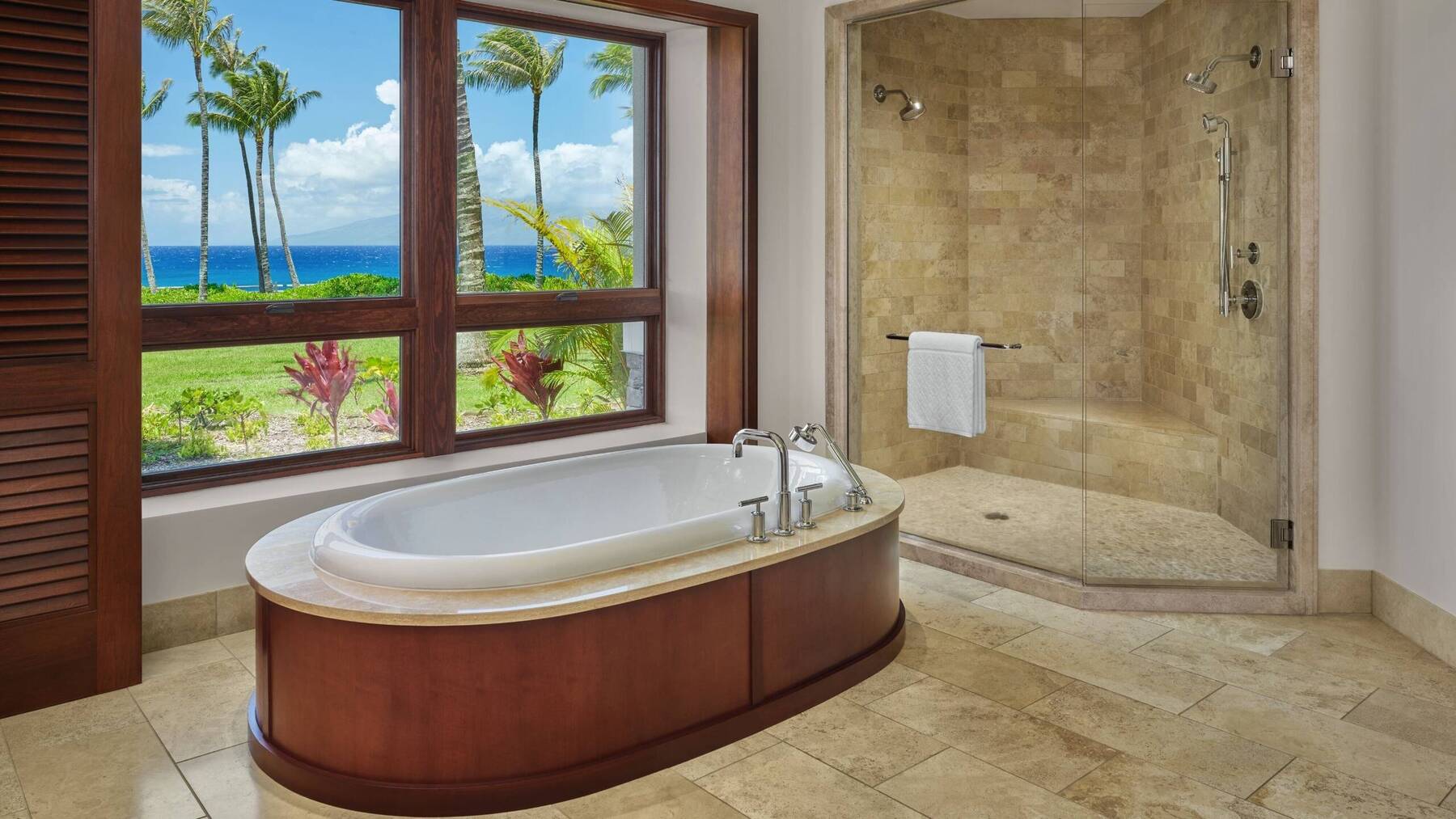 SIGNATURE OCEANFRONT FOUR BEDROOM RESIDENCE