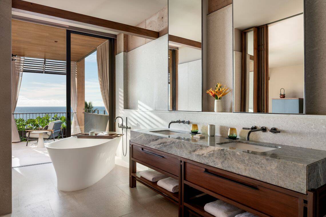 OCEAN VIEW TERRACE KING, SOFA BED