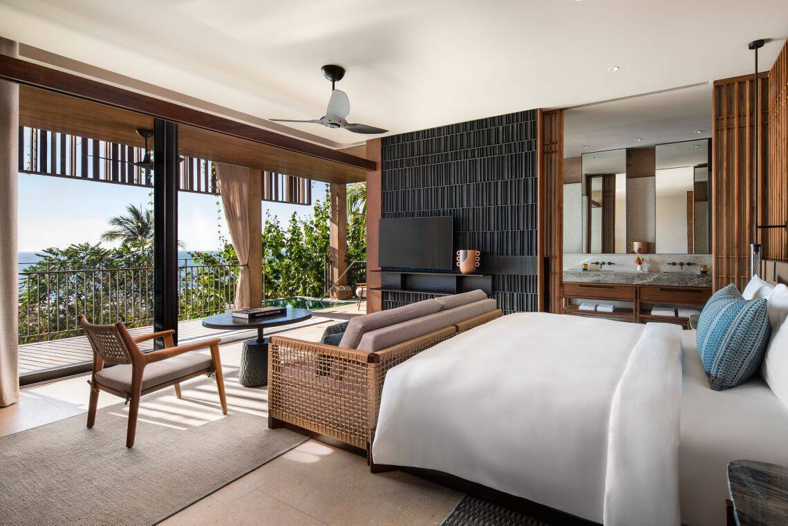 OCEAN VIEW PLUNGE POOL KING, SOFA BED