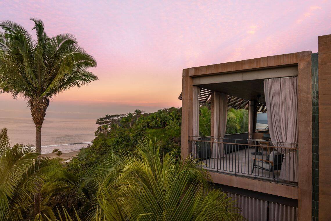 PANORAMIC VIEW POOL  KING SUITE, SOFA BED
