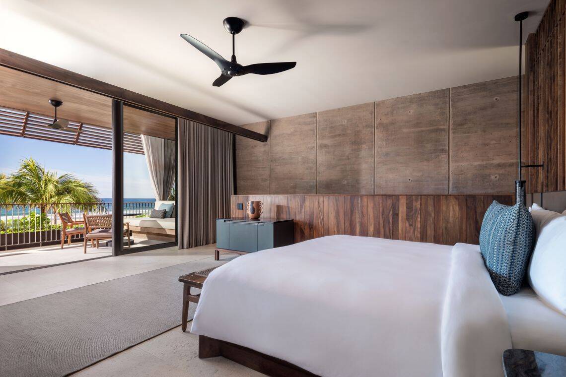 BEACH FRONT KING PENTHOUSE, SOFA BED