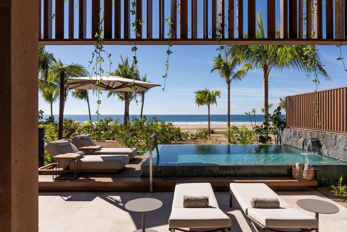 BEACH FRONT KING PENTHOUSE, SOFA BED