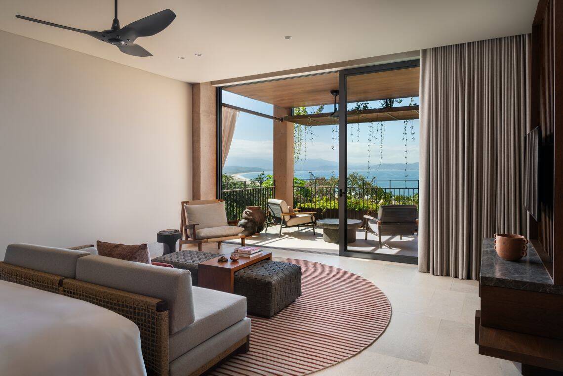PANORAMIC OCEAN VIEW FOUR BEDROOM RESIDENCE, MID FLOOR, TERRACE AND PLUNGE POOL