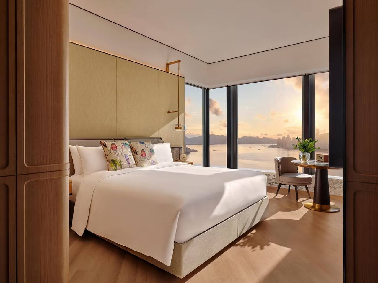 King Essential Sunrise Sea View