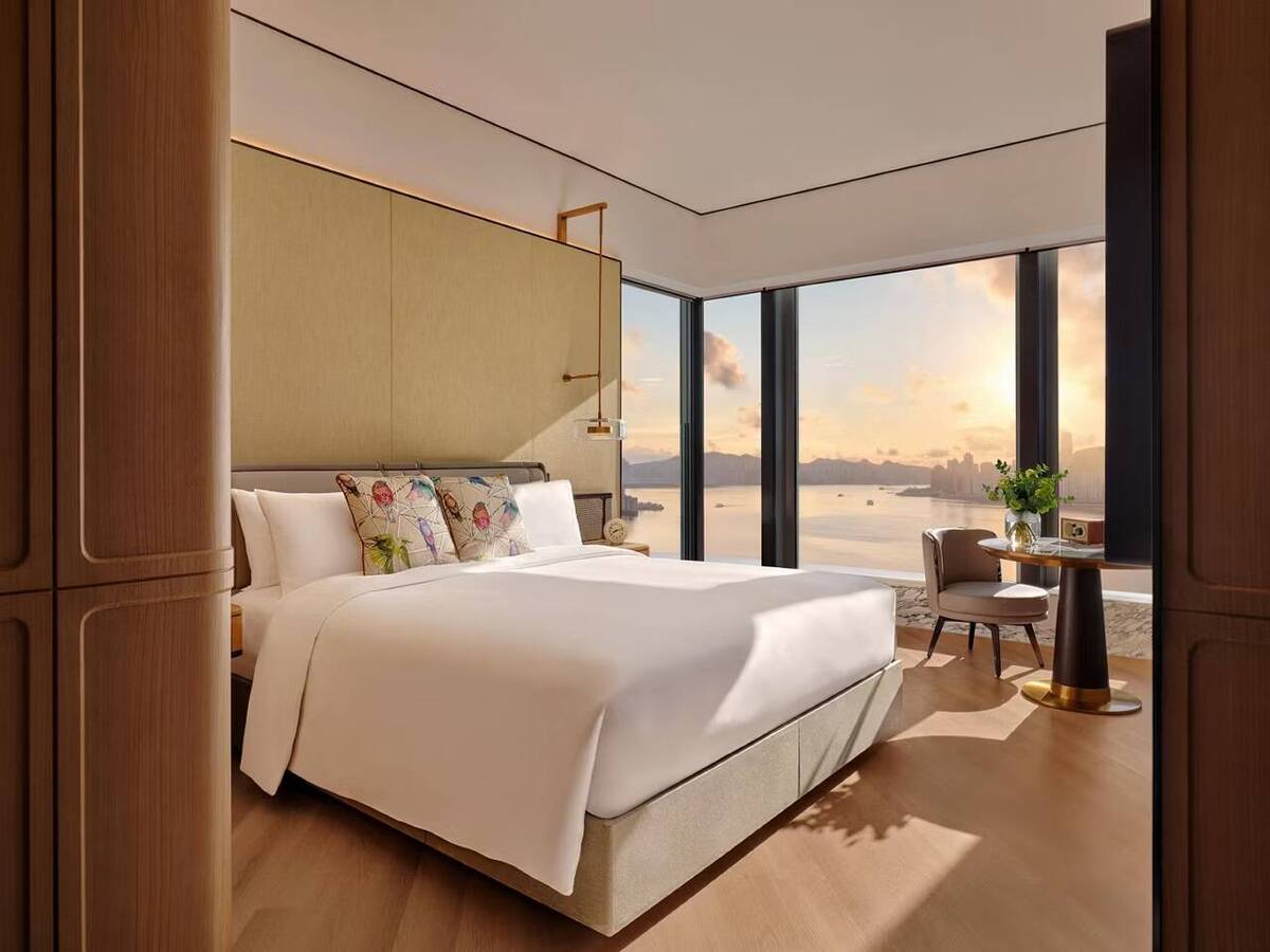 King Essential Sunrise Sea View