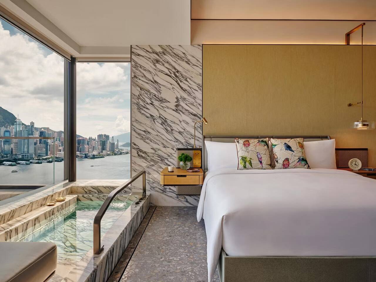 Kimpton Victoria Harbour Suite Balcony