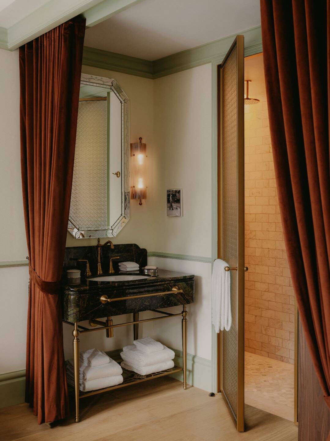 TWO QUEEN GRANDE ROOM