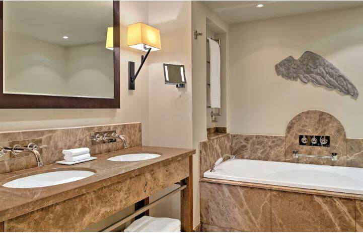 PREMIUM DELUXE PRAGUE CASTLE VIEW ROOM