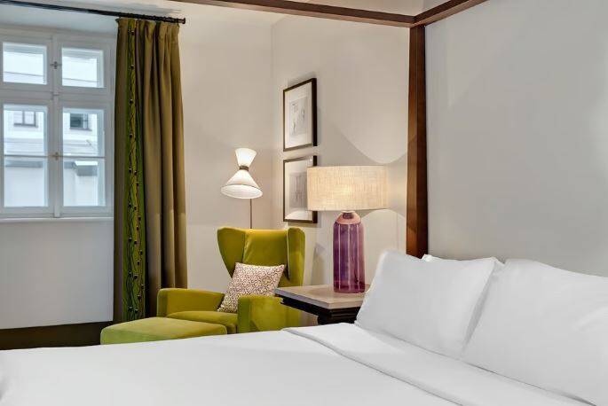 EXECUTIVE SUITE