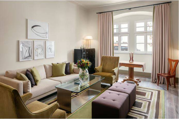 DELUXE SUITE SUNDIAL GARDEN SUITE